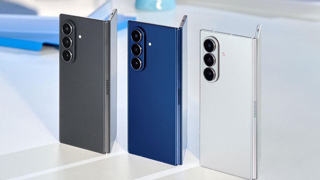 Samsungin uusi Galaxy Z Fold7 -älypuhelin eri väreissä.