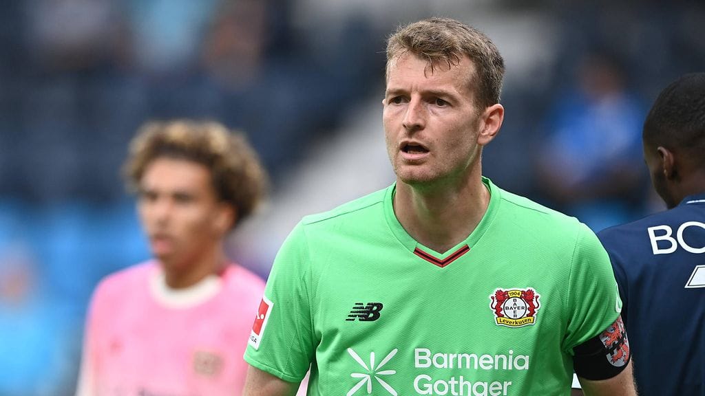 Lukas Hradecky torjui sunnuntaina Leverkusenin maalilla Bochumia vastaan pelatussa ystävyysottelussa.