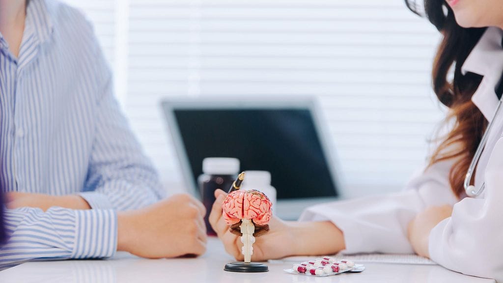 Dementian oireet sekoitetaan usein normaaliin ikääntymiseen.