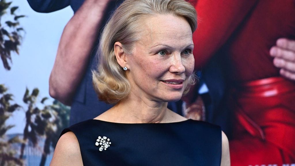 Pamela Anderson tähdittää Alaston ase -elokuvaa.