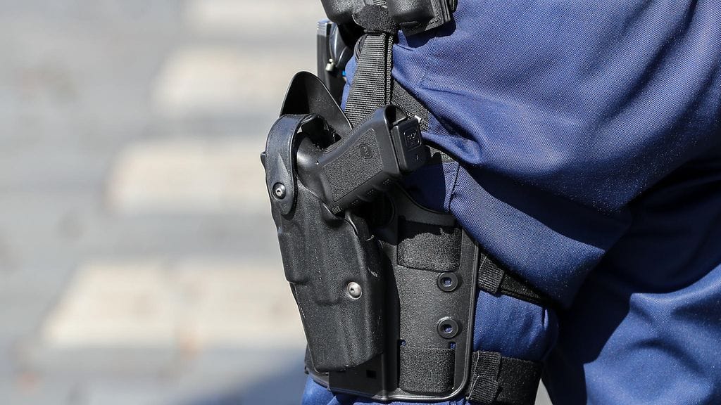 Poliisi käytti miehen kiinniotossa ampuma-asetta ja etälamautinta.