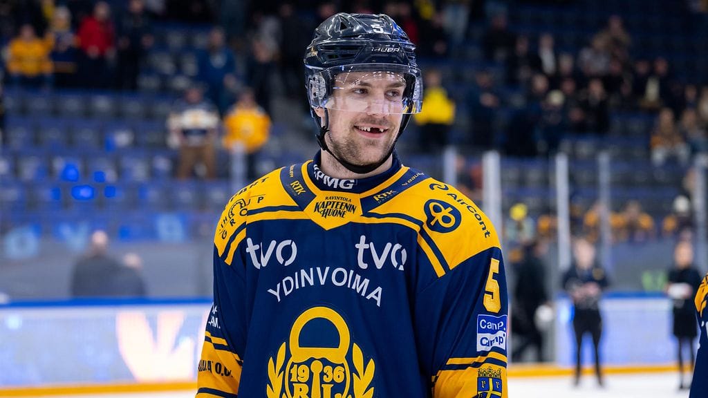 Alex Peters kiekkoili Raumalla kaksi kautta.