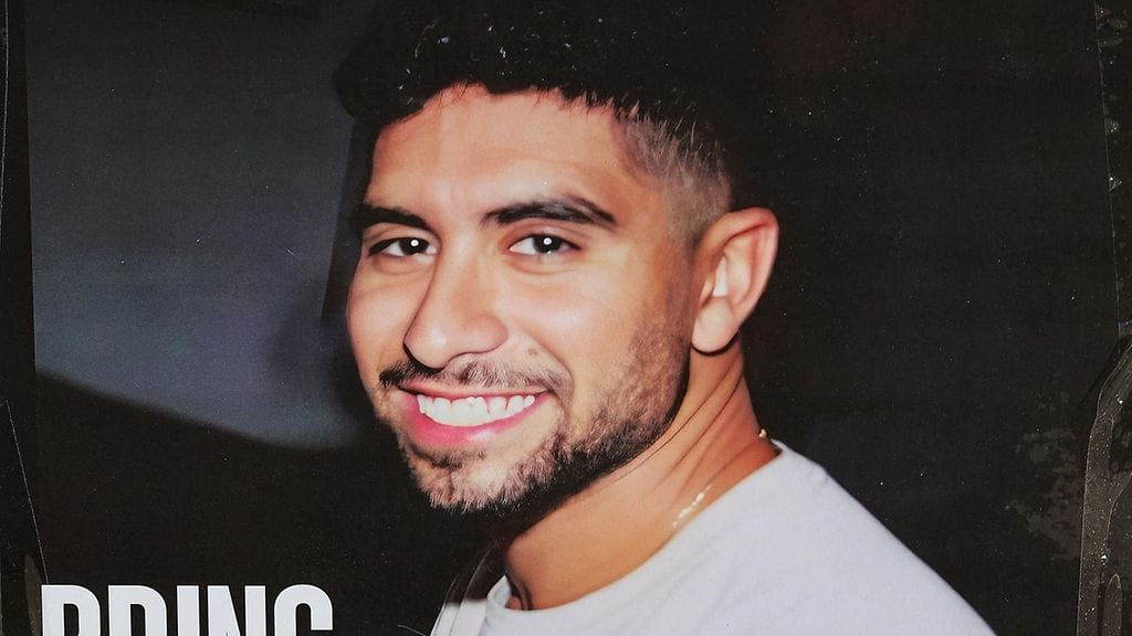 Kuva miehestä, joka AFP:n ja israelilaismedian mukaan on Hamasin aseellisen siiven julkaisemalla panttivankivideolla