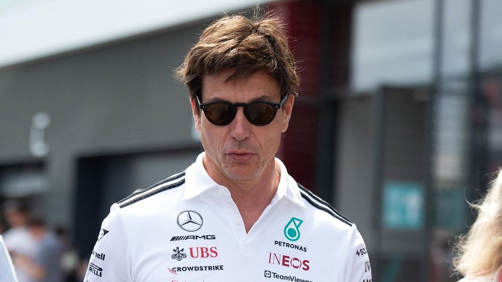 Mercedeksen tallipomo Toto Wolff ilmoitti, ettei tiimin autoon tule enää päivityksiä tällä kaudella.