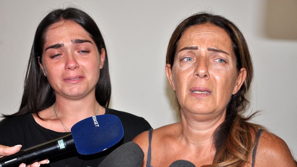 Simona Cinàn sisko Roberta ja äiti Giusy Corleone lehdistötilaisuudessa.