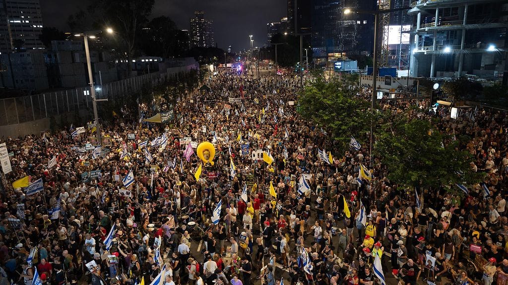 Paikalla oli arviolta kymmeniä tuhansia mielenosoittajia.