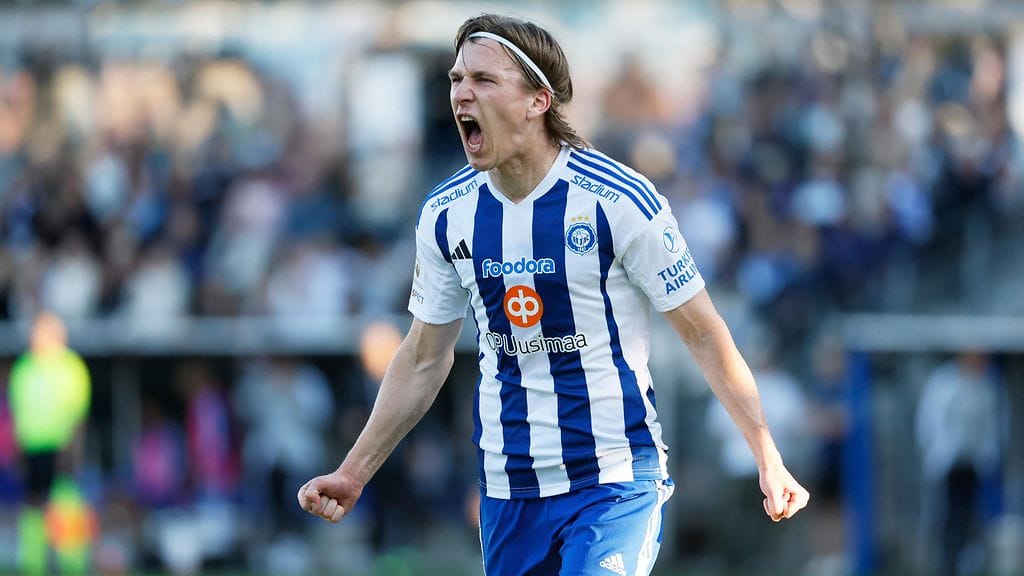 Lucas Lingman (kuvassa) iski näyttävän voittomaalin HJK:lle, kun Klubi kaatoi Hakan 2–1.