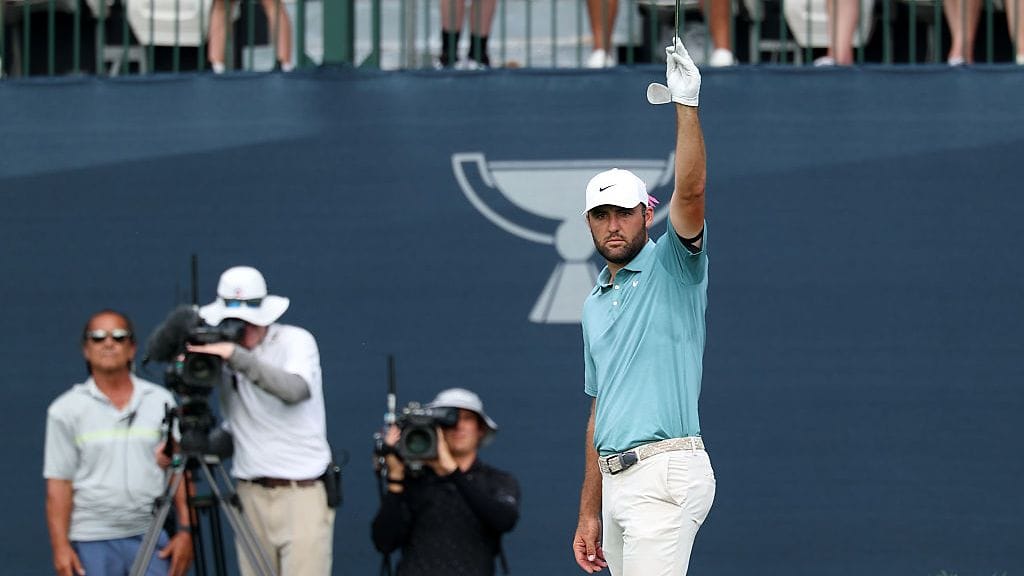 Scottie Schefflerin peli kulkee.