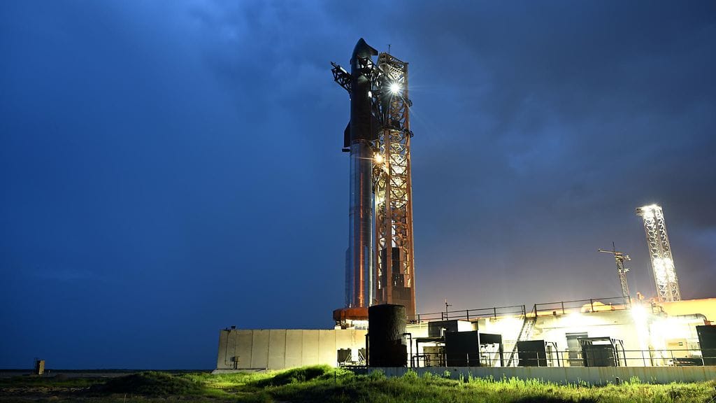 Starshipiä valmisteltiin Texasissa 24. elokuuta 2025 koelaukaisuun, joka kuitenkin peruttiin.