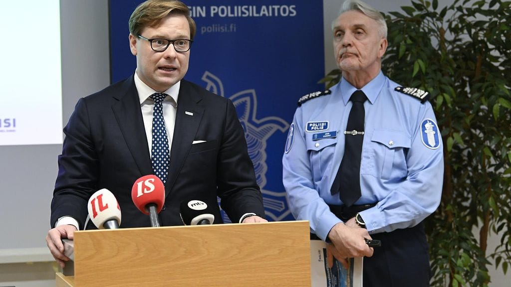 Helsinki puuttuu kaupungin huumetilanteeseen. Pormestari Daniel Sazonov ja Helsingin poliisin poliisipäällikkö Jari Liukku kertoivat uusista toimista torstaina.