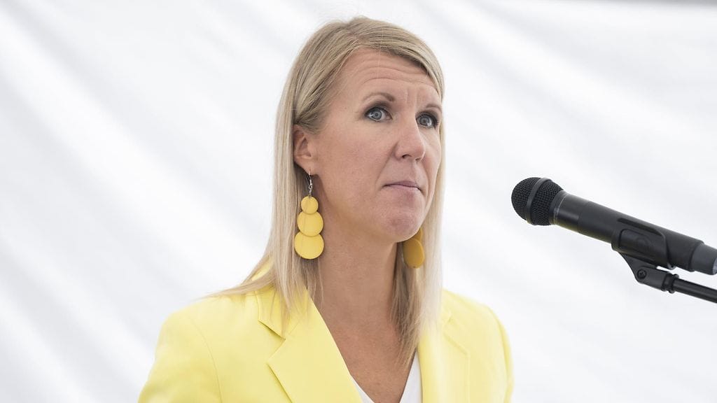 Ympäristö- ja ilmastoministeri Sari Multala (kok).