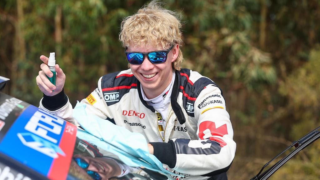 Kalle Rovanperä juhli voittoa Chilessä vuosi sitten.