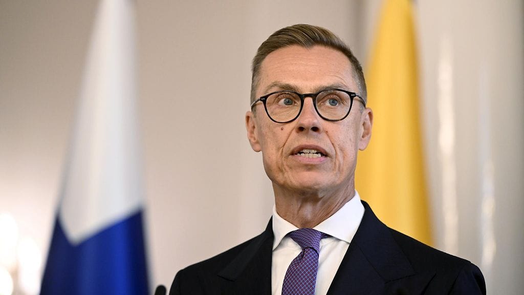 Alexander Stubb (kuvassa) kertoi Ukrainan turvatakuisiin osallistumisesta tiedotustilaisuudessa Pariisissa Ranskassa halukkaiden maiden koalition kokouksen jälkeen.