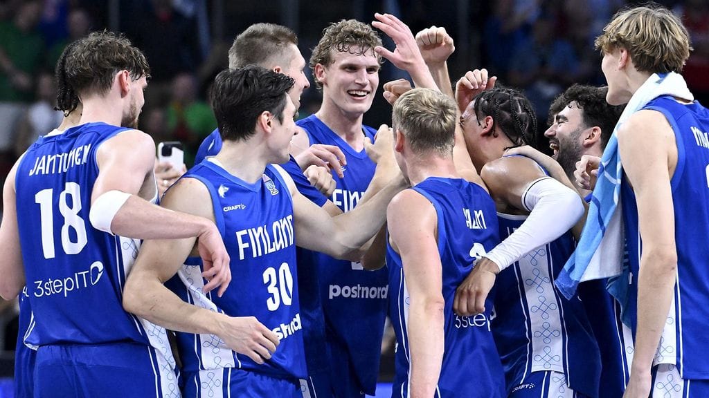 Lauri Markkasen huuto Serbia-voiton jälkeen sai joukkuekaverit riehaantumaan.