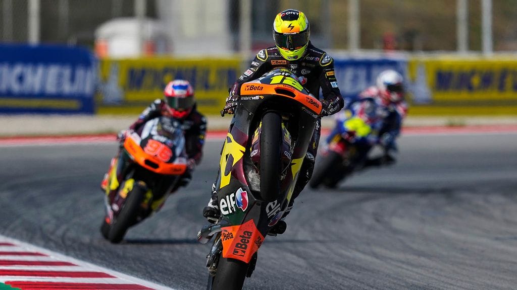 Moto2-luokan kisassa Katalonian kisassa nähtiin pelottava onnettomuus.
