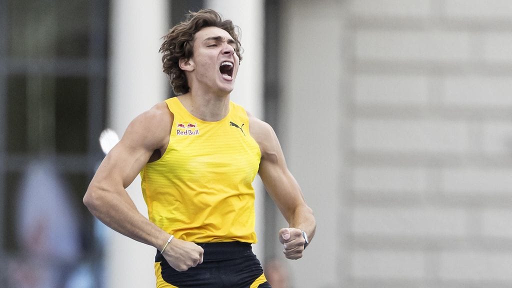 Armand Duplantis tavoittelee Tokion MM-kisoista jo kolmatta maailmanmestaruuttaan.