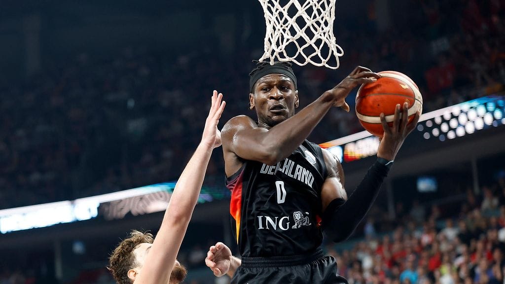 Isaac Bonga oli Saksan pisteykkönen EM-finaalissa Turkkia vastaan.