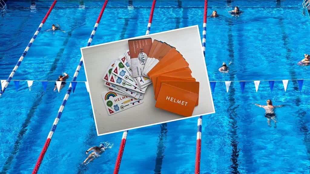 Kumpulan maauimalaan on unohtunut läjä kirjastokortteja.