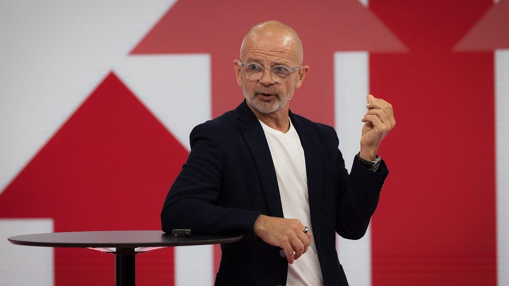 Moni ajattelee, että pitää löytyä motivaatiota, että voi liikkua. Mitä jos se onkin niin, että pitää ensin liikkua, että löytyy motivaatiota, valmentajaguru Jim Lawless kiteyttää elämänohjeensa.