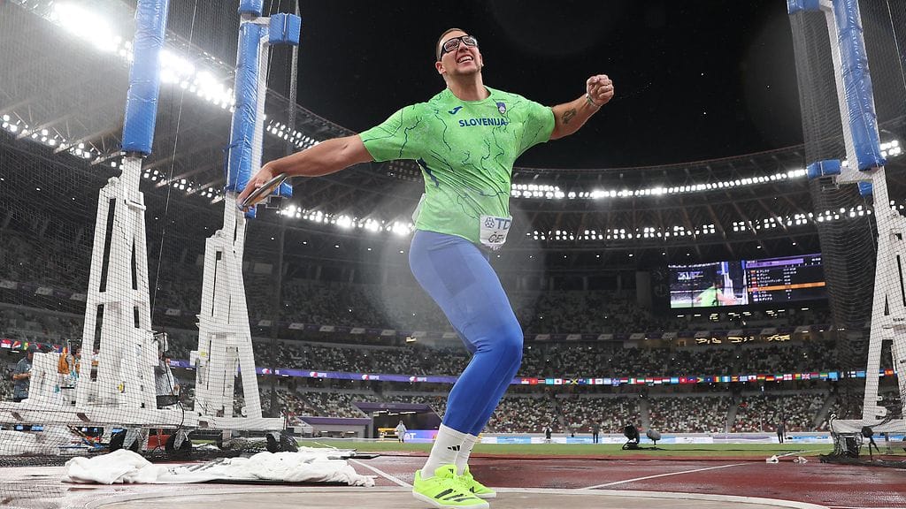 Kristjan Ceh epäonnistui pahasti sateen sotkemassa kiekkokisassa Tokiossa.