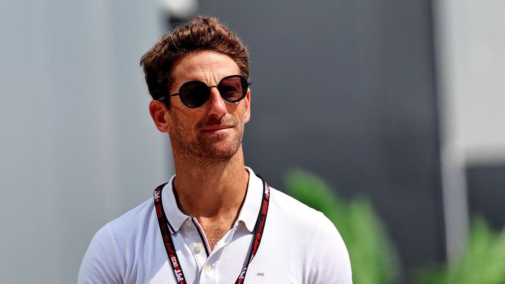 Romain Grosjean kaasuttelee pian Haasilla.