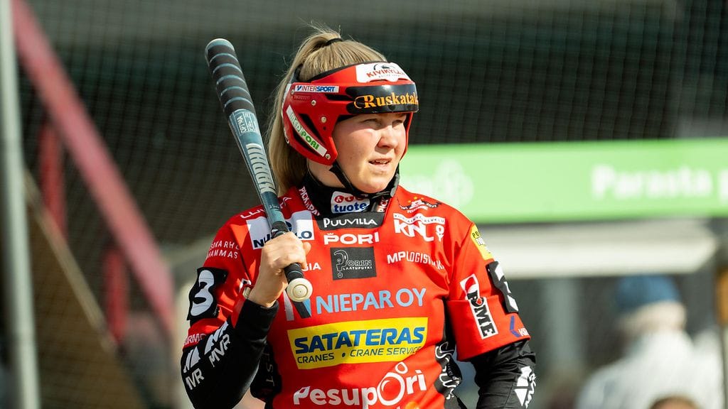 Emilia Linna siirtyy kahdeksan Porin-vuoden jälkeen Joensuuhun.