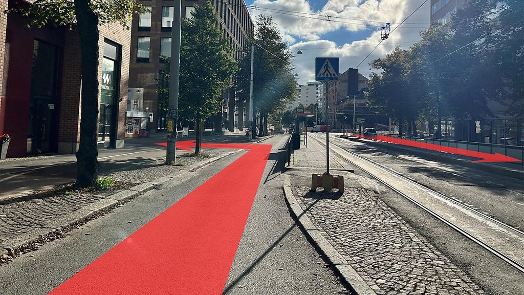 Vaihtoehtoisen reitin mukaan Konepajankujalle, esimerkiksi MTV:n parkkihalliin, mielivän oli ajettava pätkä kiellettyä ajosuuntaa Aleksis Kiven
kadulla.