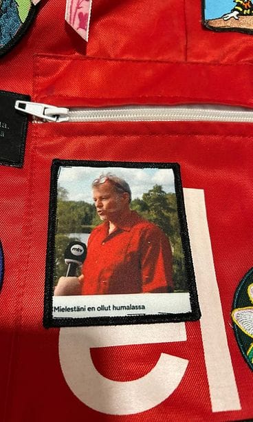 Maailmanpolitiikan professori Teivo Teivainen päätyi opiskelijoiden haalarikuvaan.