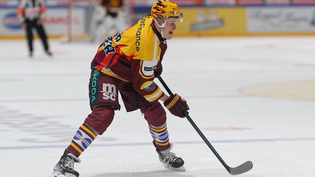 Jesse Puljujärvi (kuvassa) on ollut oivassa vireessä alkukaudella Sveitsin pääsarjassa.