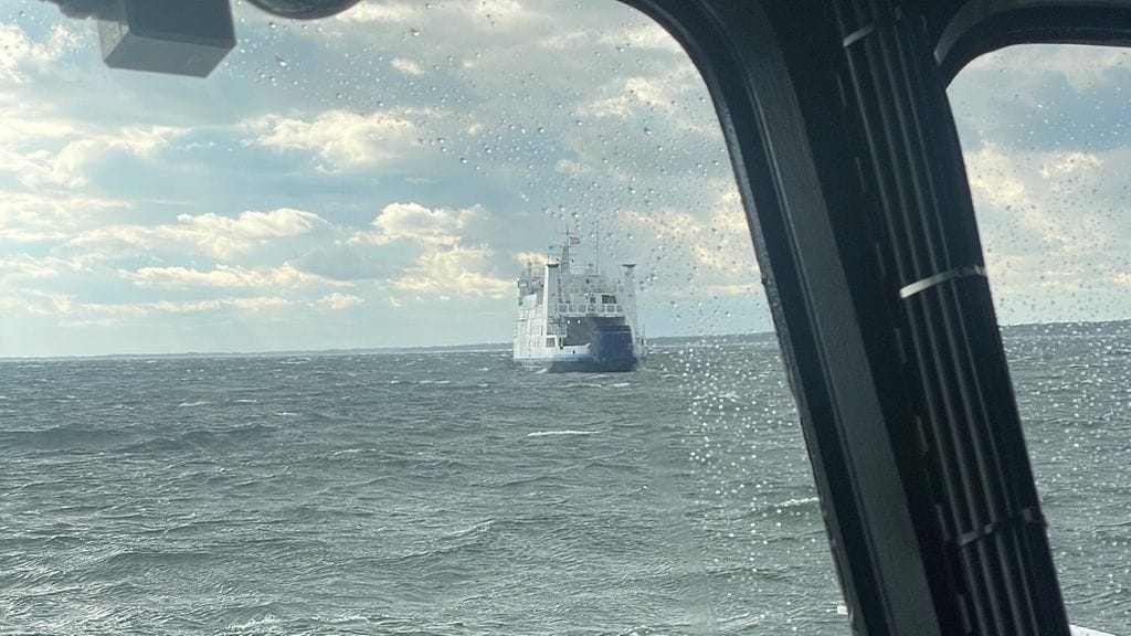 Merivartiosto julkaisi kuvan ongelmiin joutuneesta yhteysaluksesta.