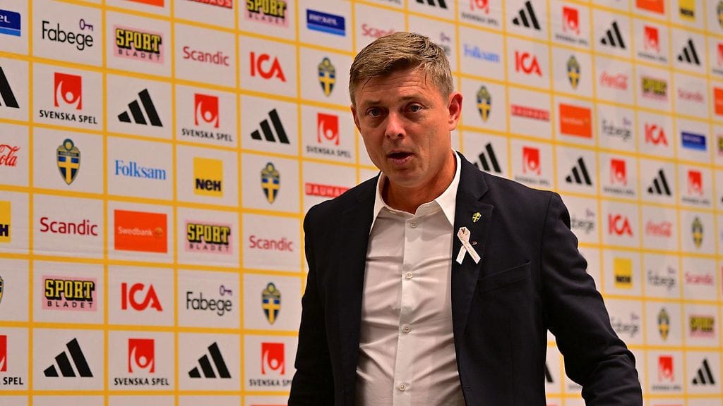 Jon Dahl Tomasson lensi ulos.