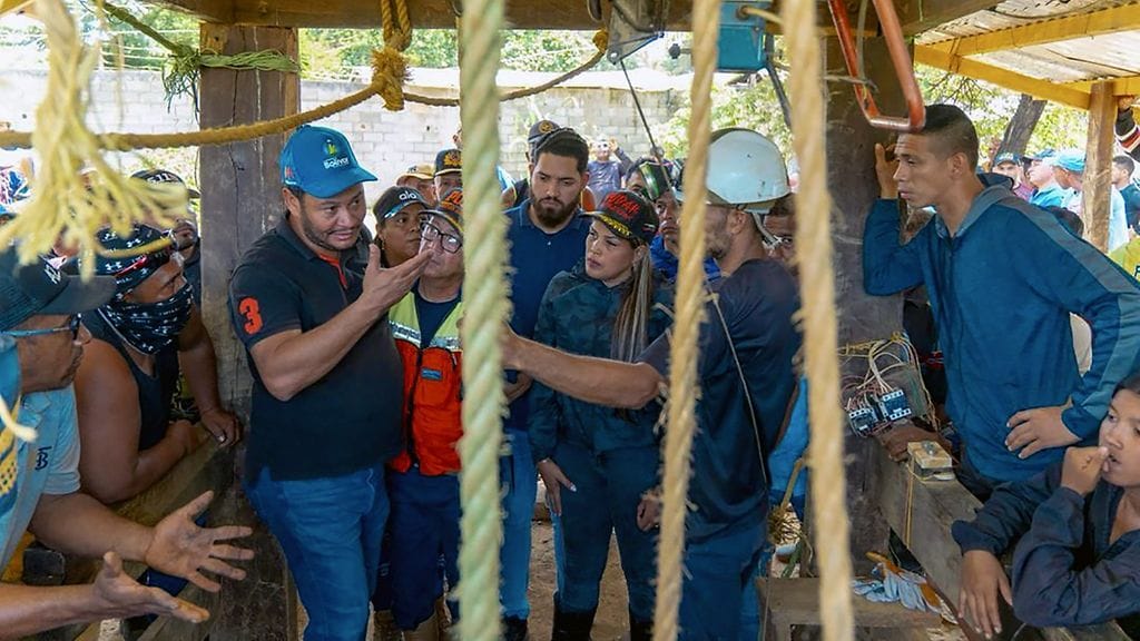 Venezuelan itäosissa ainakin 14 kaivostyöntekijää on saanut surmansa rankkasateiden aiheuttamissa tulvissa.