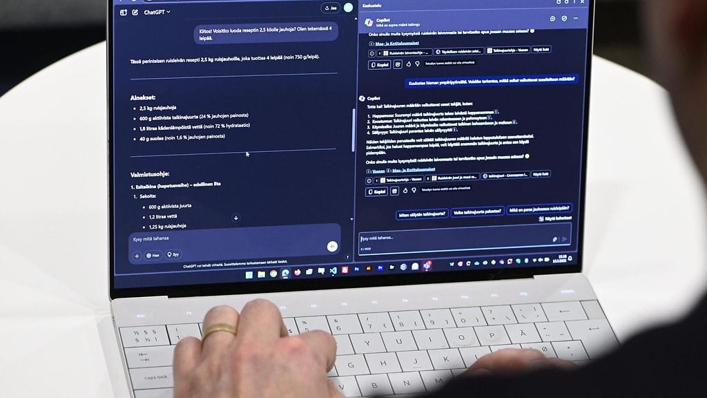 Henkilö generoimassa kuvaa teköälyä apuna käyttäen.