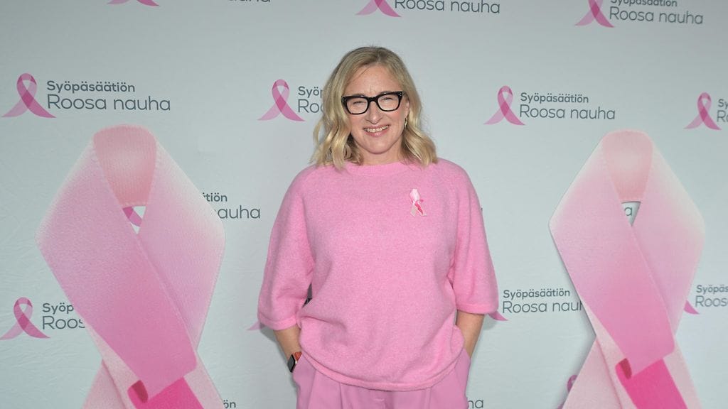 Katja Ståhl on suunnitellut vuoden 2025 Roosa nauhan.
