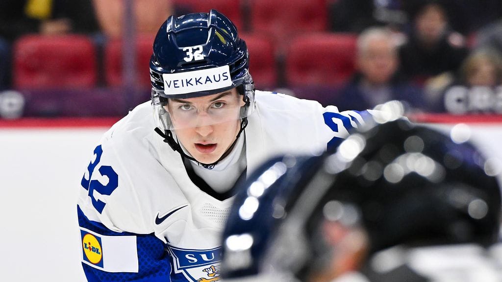 Emil Hemming, 19, jatkaa kauttaan OHL:ssä.