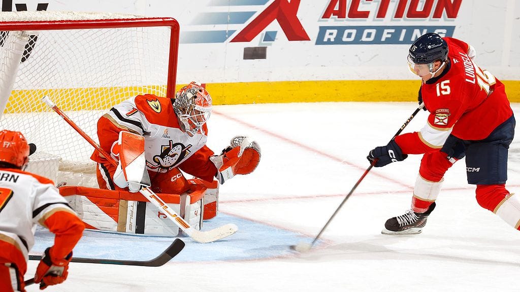 Anton Lundell otti roolia Floridan paidassa, mutta Anaheim ei suostunut kaatumaan.