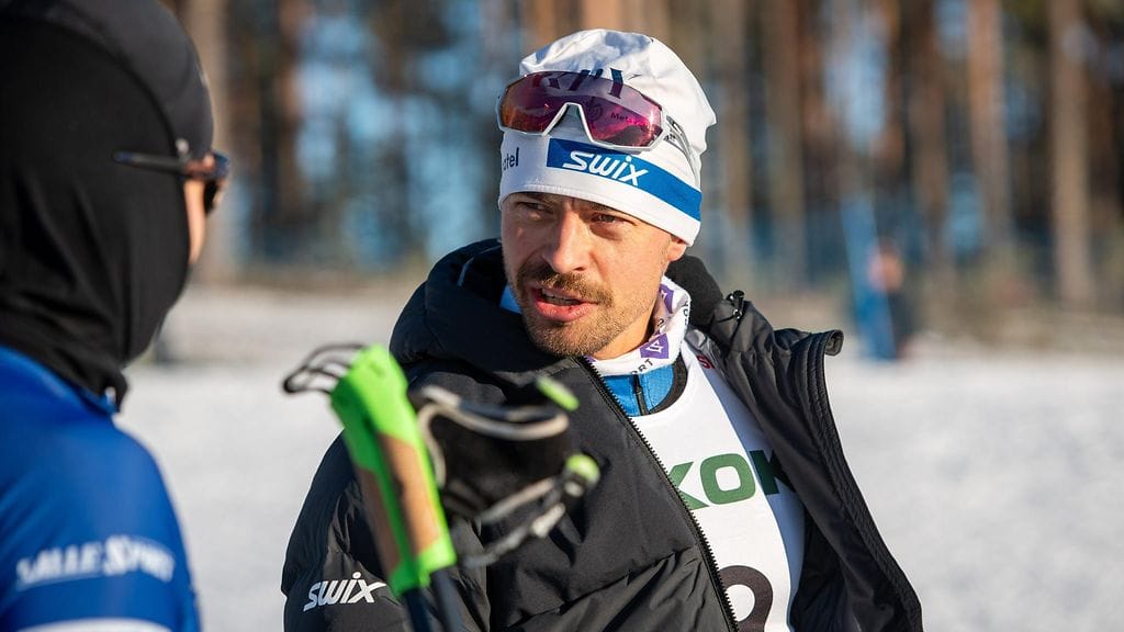 Perttu Hyvärisen Ramsaun-leiri alkoi erikoisissa tunnelmissa, kun itänaapurin hiihtäjät odottivat samassa majapaikassa.