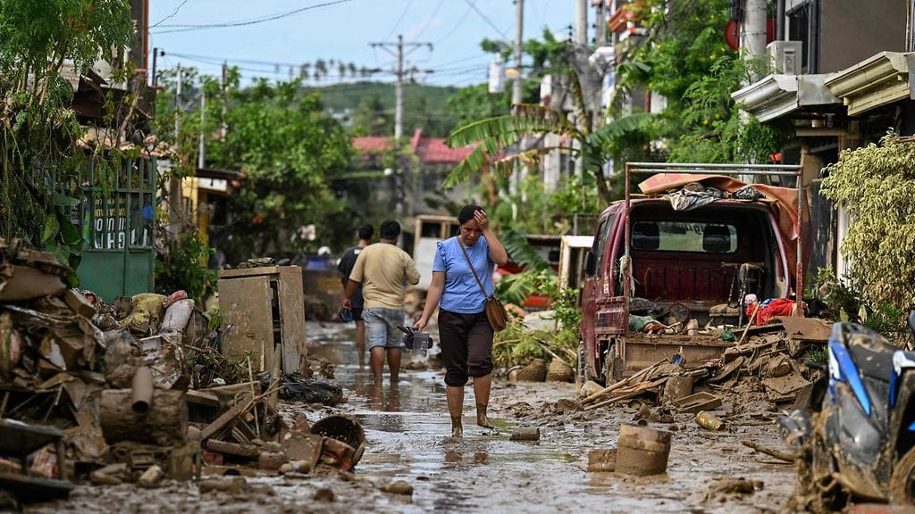 Taifuuni Kalmaeg on aiheuttanut laajaa hävitystä.
