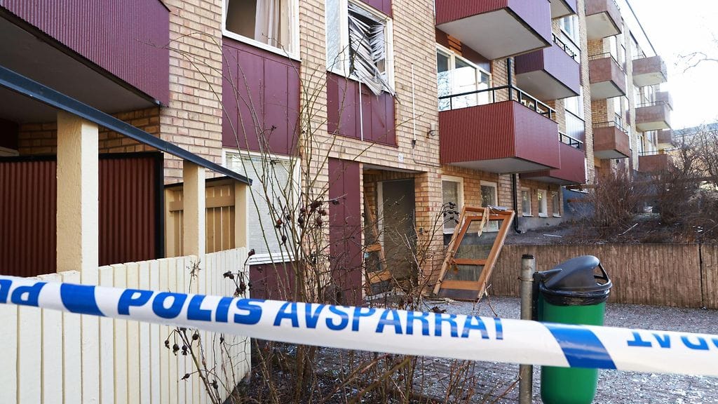 Poliisi eristi räjähdyspaikkaa Linköpingissä syksyllä 2024. Ruotsissa on ollut satoja jengiväkivaltaan liittyviä räjähdyksiä viime vuosina.