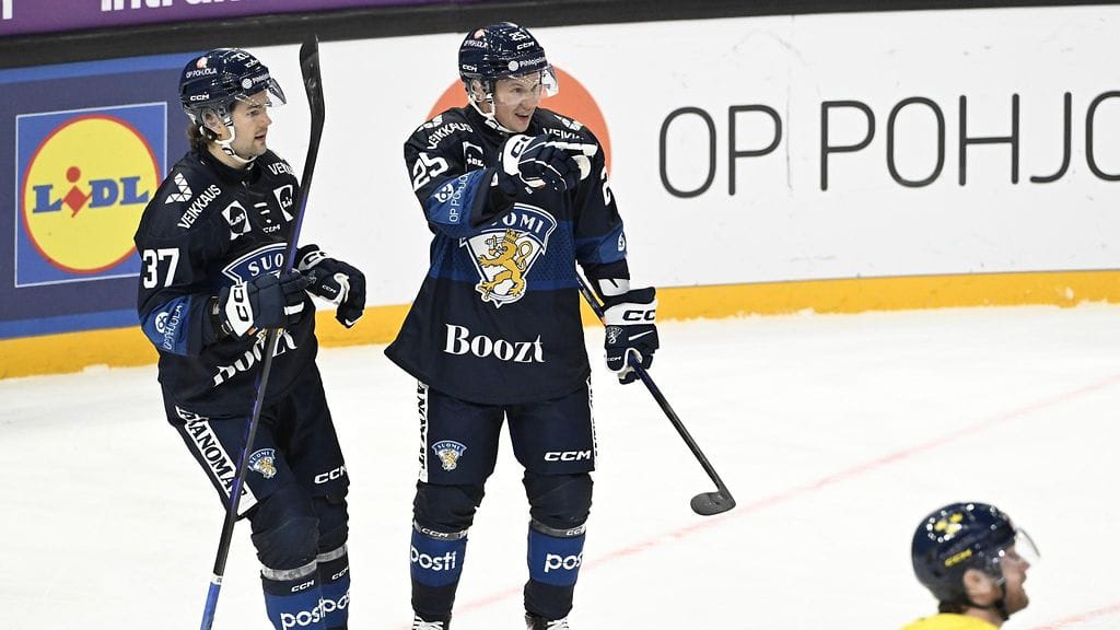 Toni Rajala osui isänpäivänä Ruotsia vastaan lapsiensa oltua katsomassa peliä.