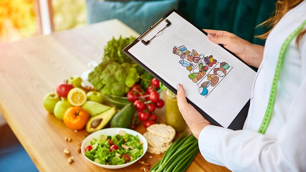 Viralliset ravitsemussuositukset ovat tieteelliseen tutkimukseen pohjautuva neuvo siitä, millä todennäköisemmin päästään terveelliseen lopputulokseen.