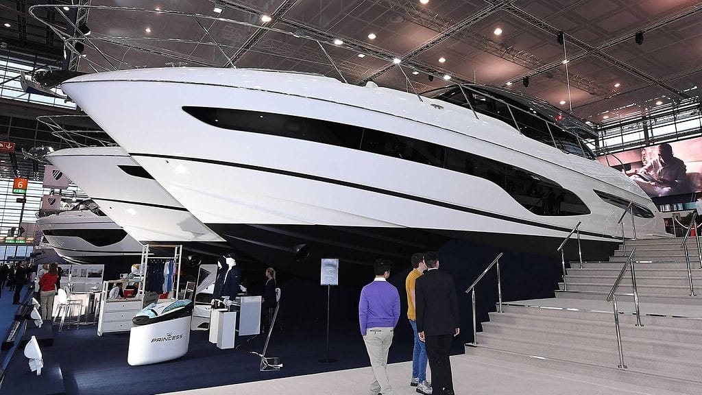 Kuvituskuvassa samanlainen Princess 35M-jahti, josta oikeudenkäynnissä oli kyse.