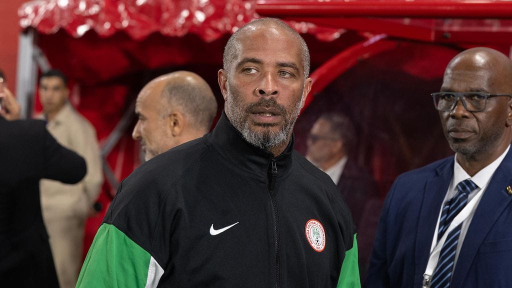 Nigerian päävalmentaja Éric Chelle puhui outoja.