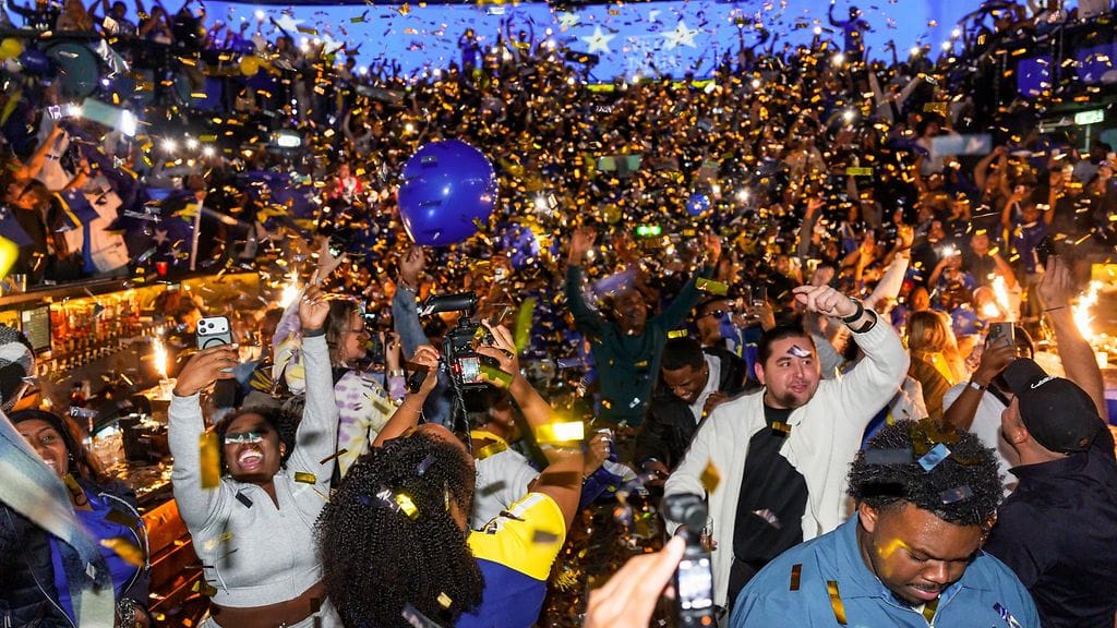 Curacaon MM-paikkaa juhlittiin villisti kahvilassa Hollannin Rotterdamissa. Curacao on Alankomaiden kuningaskuntaan kuuluva autonominen maa.