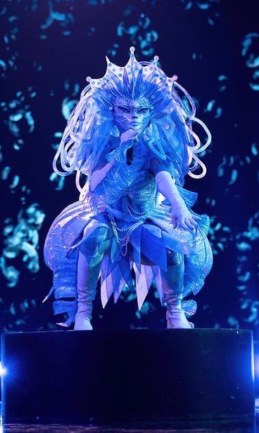 masked_singer_suomi_s7_eps12_013_merenneito_kuvaaja_saku_tiainen