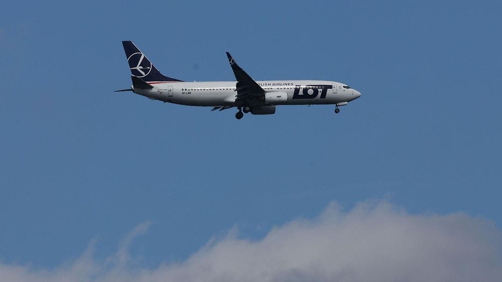 Kuvituskuva puolalaisen LOT-lentoyhtiön koneesta.
