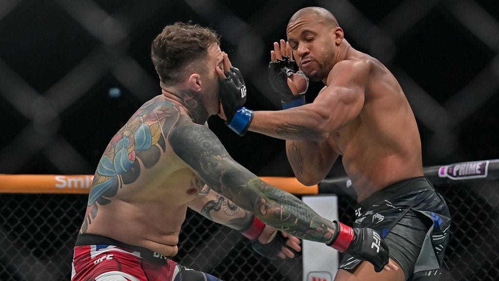 Tom Aspinallin ja Ciryl Ganen välinen mestaruusottelu keskeytyi jo avauserässä vahingossa tapahtuneen silmäosuman takia.