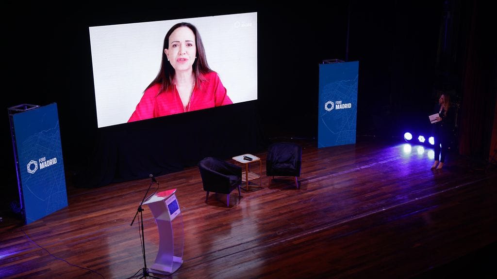 Nobelin rauhanpalkinnon vuoden 2025 voittaja María Corina Machado kuvattuna puhumassa videokonferenssissa kesäkuussa 2025.