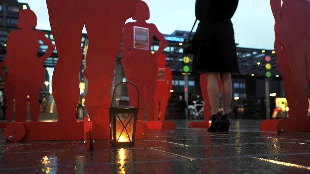 Väkivaltaa saatetaan esittää esimerkiksi vuorovaikutusongelmilla. Kuvituskuva.