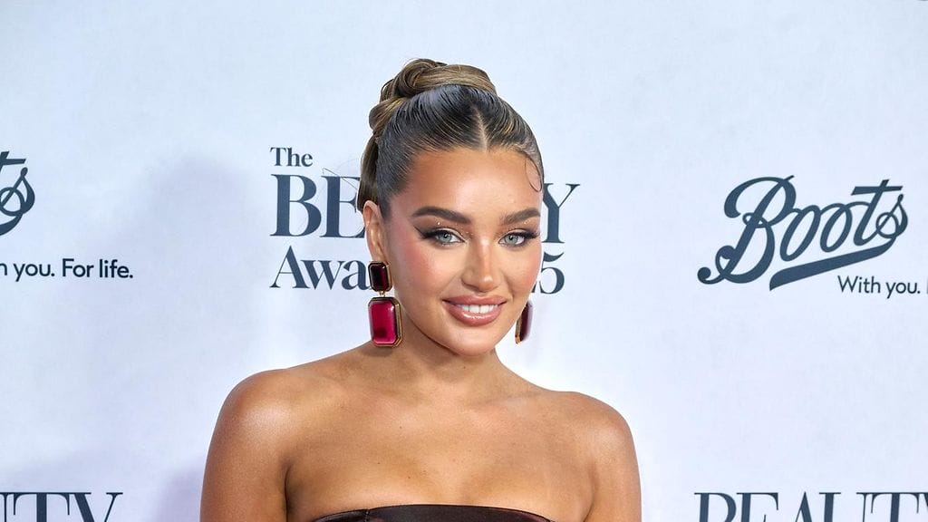 Lucinda Strafford lomailee Suomessa.